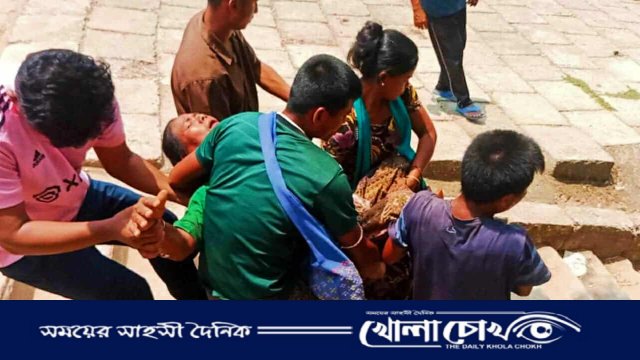 কাপ্তাইয়ে ইটবোঝাই ট্রাক উল্টে ৩ জন গুরুতর আহত