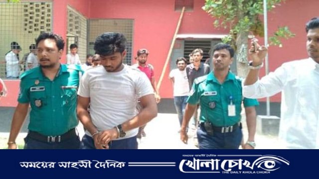 ছাত্রলীগ কর্মীকে পুলিশের কাছে সোপর্দ