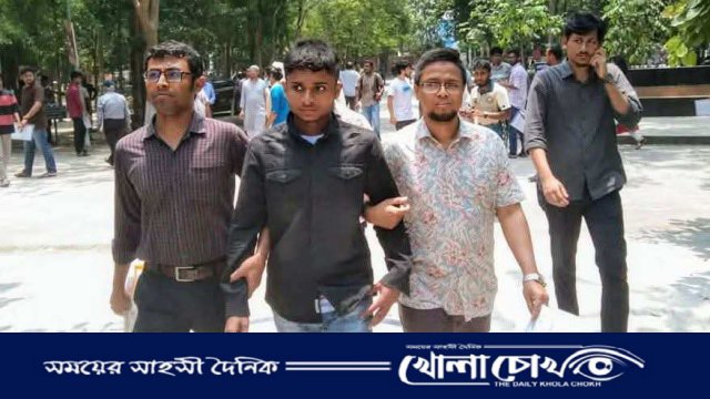বেরোবিতে গুচ্ছ ভর্তি পরীক্ষায় প্রক্সি দিতে এসে নবম শ্রেণি পাস যুবক আটক