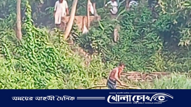 শ্রীনগরে পেশি শক্তির দাপট, গাছ কেটে নিয়ে প্রাণনাশের হুমকি