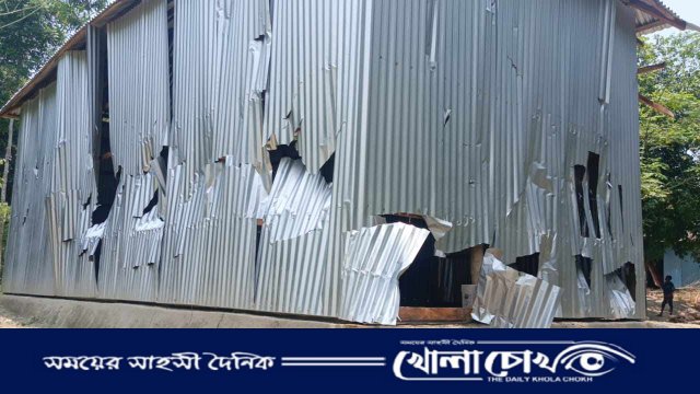 সালথায় গ্রাম্য দু-দলের সংঘর্ষে বাড়িঘর ভাঙচুর, লুটপাট ও আহত ১৫