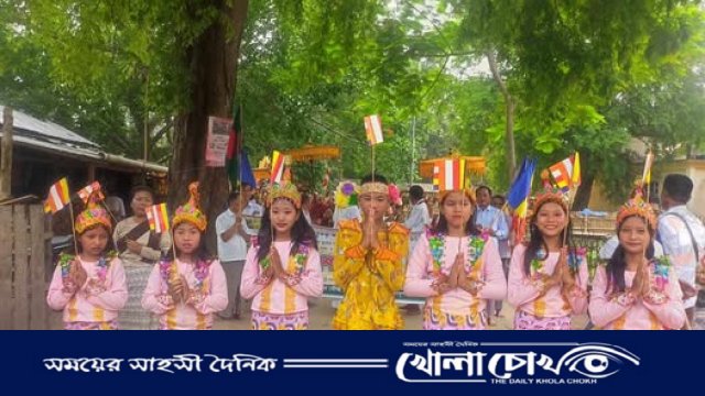 রোয়াংছড়িতে চন্দন জল ঢেলে বৌদ্ধ ধর্মীয় উৎসব