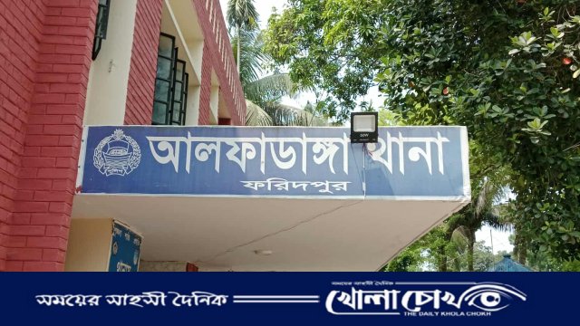 থানা থেকে পালিয়ে যাওয়া আওয়ামী লীগ নেতার আত্মসমর্পণ