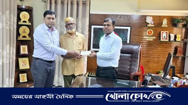 আত্মকর্মসংস্থানে ঋণ সহায়তা পেলেন মুক্তিযোদ্ধা