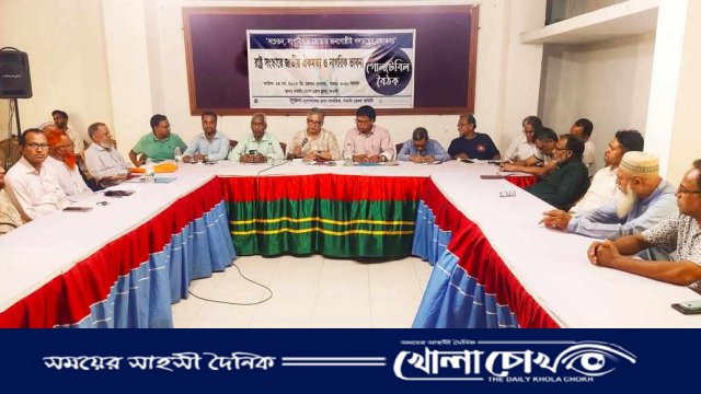 নওগাঁয় রাষ্ট্র সংস্কারে নাগরিক ভাবনায় সুজনের গোলটেবিল বৈঠক
