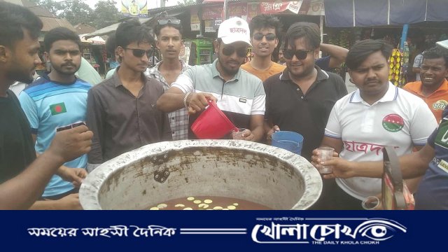 গরমে জনদুর্ভোগে ছাত্রদলের পাশে মানবিক উদ্যোগ বোয়ালমারীতে তীব্র গরমে পথচারীদের মাঝে বিনামূল্যে শরবত বিতরণ