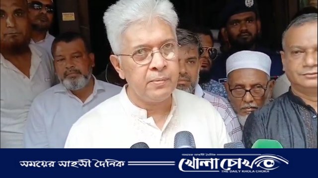 শ্রীনগরে ভয়াবহ অগ্নিকাণ্ডে শতাধিক দোকান পুড়ে ছাই, পরিদর্শনে উপদেষ্টা আদিলুর রহমান খান