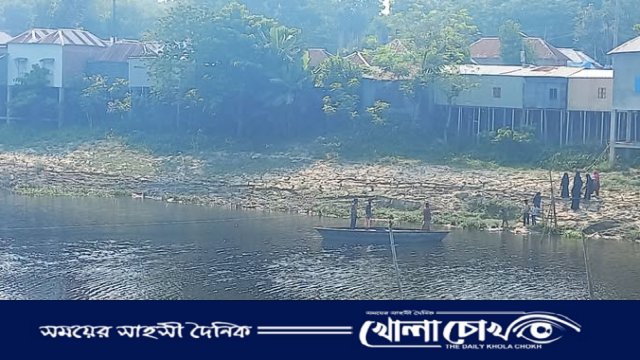ফরিদপুরের সালথার কুমার নদে নৌকার রশিতেই ভরসা ১০ গ্রামের মানুষের