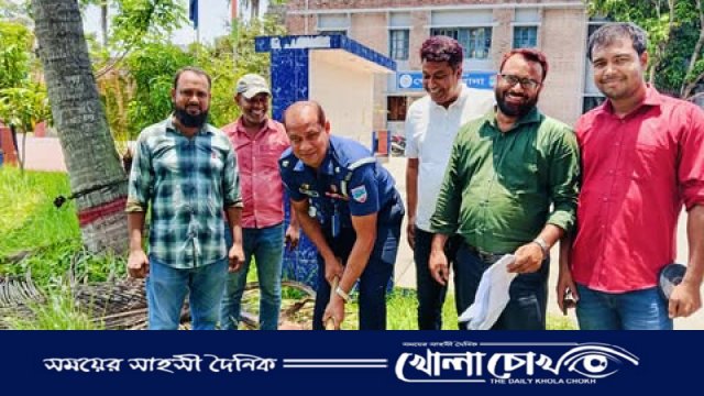 কুষ্টিয়ার খোকসা থানায় রাস্তার পাশে প্যালাসাইডিং নির্মাণ কাজের উদ্বোধন