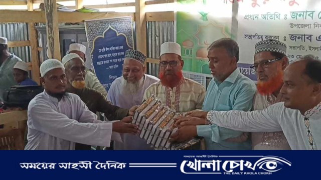 নাজিরপুরে ৩৫টি মাদ্রাসায় বিনামূল্যে ৫ শতাধিক কুরআন শরীফ বিতরণ