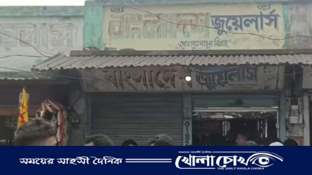 খোকসায় ১২ মিনিটে কোটি টাকার স্বর্ণ লুট: লোহার সিন্দুকসহ উধাও দুর্বৃত্তরা