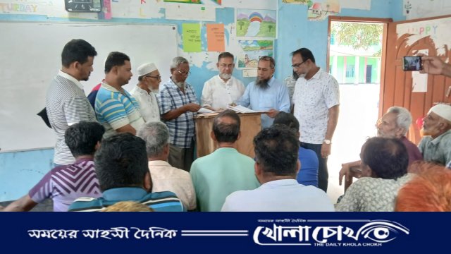 শ্রীনগর বাজারে অগ্নিকাণ্ডে ক্ষতিগ্রস্ত ব্যবসায়ীদের সহায়তা