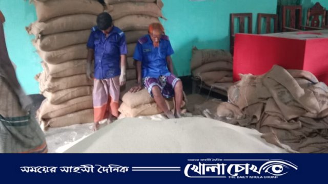 ফরিদপুরের নগরকান্দায় ভিজিএফ-এর পচা ও নিম্নমানের আতপ চাল বিতরণে হতাশা