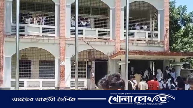 বালিয়াকান্দিতে বহিরাগত শিক্ষকের অশোভন আচরণে শিক্ষার্থীদের ক্লাস বর্জন ও বিক্ষোভ