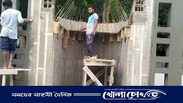 আলফাডাঙ্গায় জাতীয় ঈদগাহর আদলে দৃষ্টিনন্দন মিনার নির্মাণ