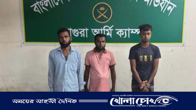 মাগুরার শালিখায় সেনা অভিযানে আগ্নেয়াস্ত্রসহ আটক ৩