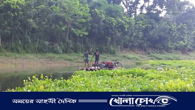 শামা ওবায়েদের হুঁশিয়ারির পরেও নদী হতে বালু উত্তোলন, হুমকিতে কোটির টাকার ব্রিজ