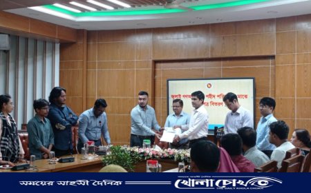 জুলাই গণঅভ্যুত্থানে শহীদের পরিবারের মধ্যে সঞ্চয়পত্র বিতরণ অনুষ্ঠিত