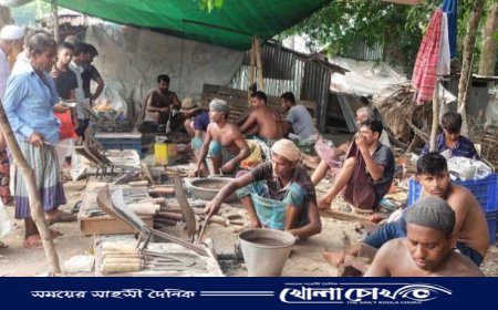 নাজিরপুরে ঈদুল আযহা সামনে রেখে ব্যস্ত সময় পার করছেন কামার শিল্পীরা