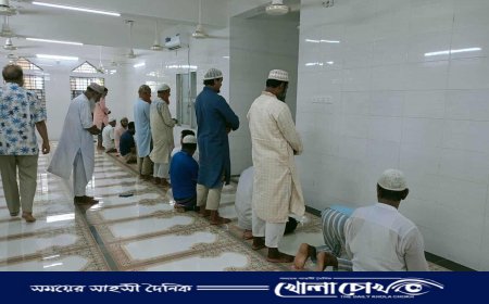 সদরপুর সরকারি কলেজে নবনির্মিত মসজিদের উদ্বোধন