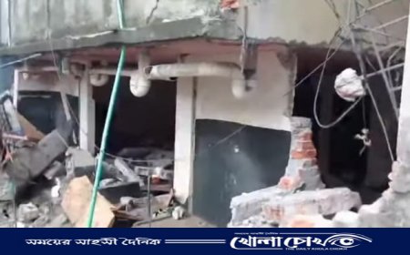 আশুলিয়ায় গ্যাস বিস্ফোরণে দুইতলা ভবন ধসে দগ্ধ ৬, ৪ জনের অবস্থা আশঙ্কাজনক