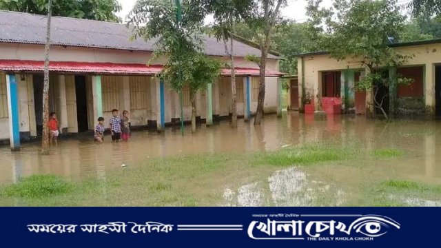 খাগড়াছড়ির থলি পাড়া সরকারি প্রাথমিক বিদ্যালয়ে জলাবদ্ধতায় শিক্ষাব্যবস্থা বিপর্যস্ত