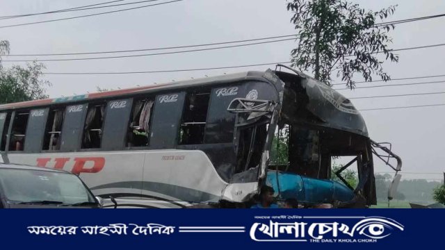 রাজবাড়ীর কালুখালীতে বাস-ট্রাক সংঘর্ষে আহত ২০