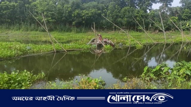 সালথায় কুমার নদে অবৈধ ড্রেজার দিয়ে বালু উত্তোলন, প্রশাসনের অভিযান