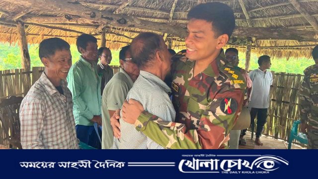 বাকলাই ক্যাম্পে সেনাবাহিনী ও কারবারীদের ঈদ শুভেচ্ছা বিনিময়