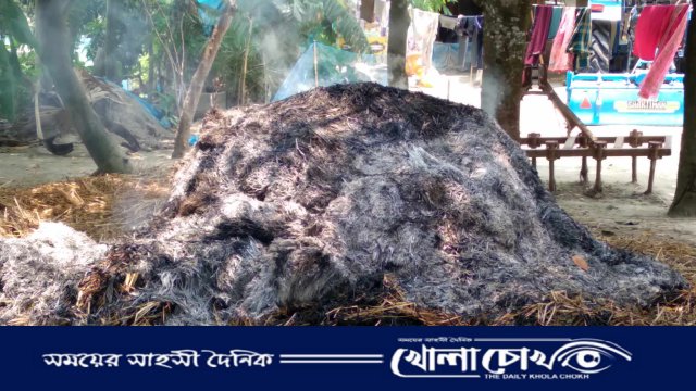 ২২ লাখ টাকার ট্রাক্টর রক্ষা পেলেও পুড়ে ছাই ৫ বিঘার খড়