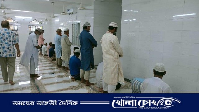 সদরপুর সরকারি কলেজে নবনির্মিত মসজিদের উদ্বোধন