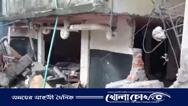 আশুলিয়ায় গ্যাস বিস্ফোরণে দুইতলা ভবন ধসে দগ্ধ ৬, ৪ জনের অবস্থা আশঙ্কাজনক