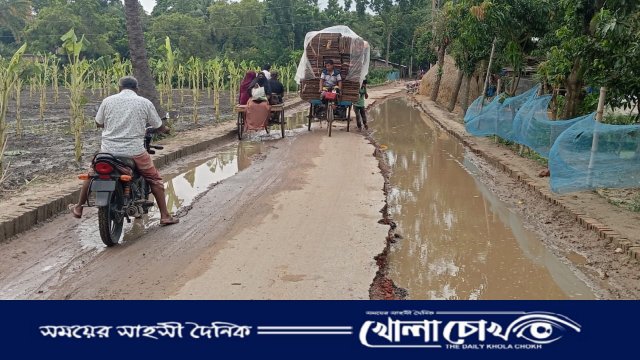 আত্রাইয়ে হাজারো মানুষের যোগাযোগের একমাত্র সড়কে চরম দুরবস্থা
