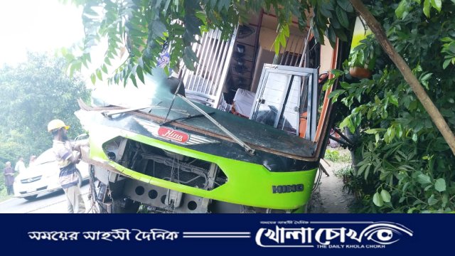 ফরিদপুরে বাস-ট্রাক সংঘর্ষে আহত ২
