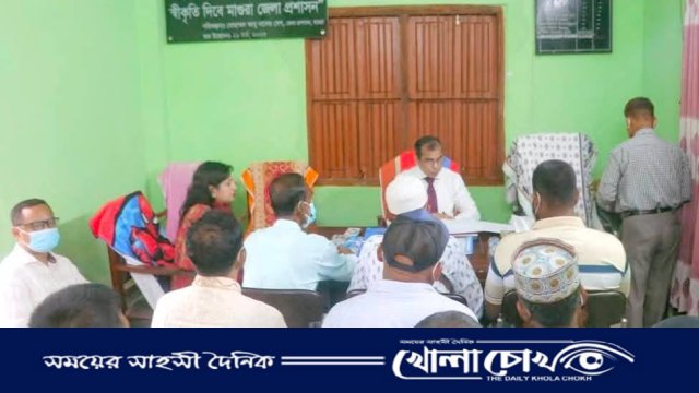 মহম্মদপুরে সরকারি দপ্তর পরিদর্শন ও নারিকেল চারা বিতরণ করলেন জেলা প্রশাসক