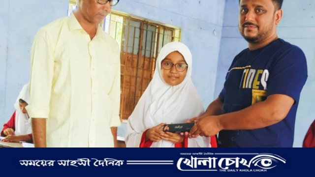 আত্রাইয়ে শৃঙ্খলা বজায় রেখে পরীক্ষা নিতে শিক্ষক ছনি সরকারের অভিনব কৌশল