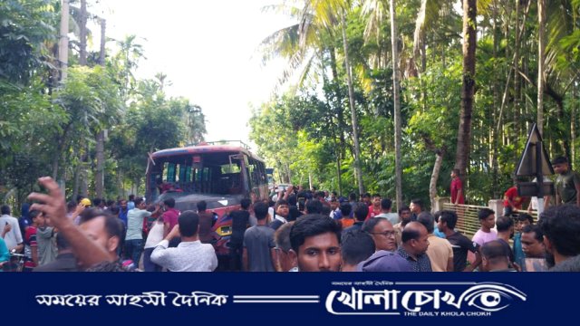 পিরোজপুরে বিয়ের গাড়ির সঙ্গে ইজিবাইকের সংঘর্ষে প্রাণ গেল ১ জনের, আহত অন্তত ৩০
