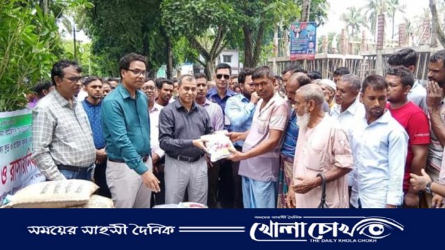 মাগুরার শালিখায় কৃষকদের মাঝে বিনামূল্যে সার ও বীজ বিতরণ