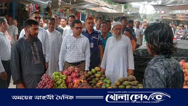 ফরিদপুরের মধুখালী বাজারের ফুটপাত দখলমুক্ত করলেন ইউএনও