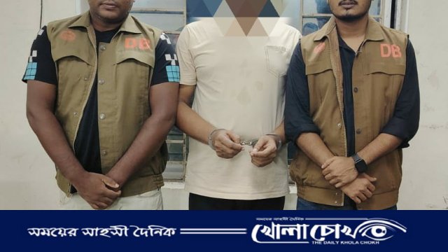 নোয়াখালীতে আওয়ামী লীগ নেতা ও সাবেক ইউপি চেয়ারম্যান পাইপগানসহ গ্রেপ্তার