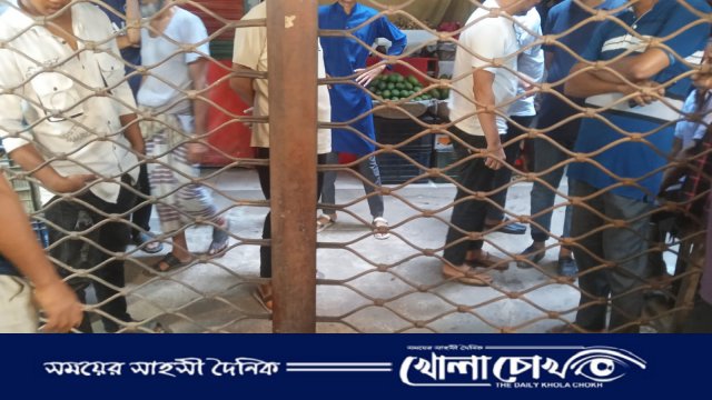 তিতুমীর বাজারে হকার উচ্ছেদ ও যানজট মুক্তির দাবিতে ব্যবসায়ীদের স্মারকলিপি