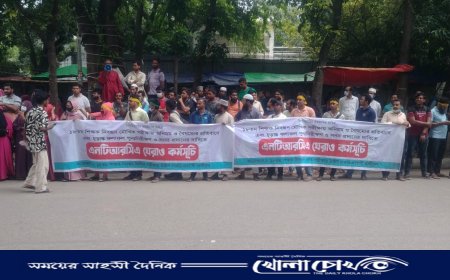 “সনদ চাই” দাবিতে এনটিআরসিকে ঘেরাও ও মানববন্ধন