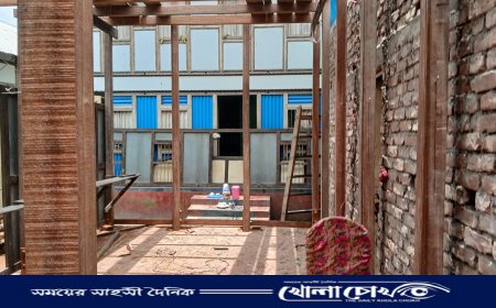 রাস্তা ও পানি নিষ্কাশনের ড্রেন বন্ধ করে বিল্ডিং নির্মাণ করায় দুর্ভোগ পোহাচ্ছে দুই শতাধিক পরিবার