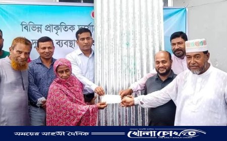 মাগুরার শালিখায় ১০০ অসহায় পরিবার পেল ঢেউটিন ও গৃহনির্মাণ চেক সহায়তা
