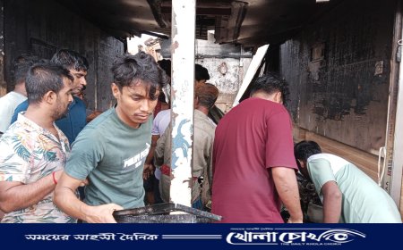 খোকসায় স্কুল মার্কেটে আগুন, পুড়ল ৫টি দোকান