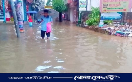 মুষলধারে বৃষ্টিতে ডুবল নোয়াখালী, জলাবদ্ধতায় দুর্ভোগ চরমে