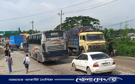 গর্ত আর যানজটে স্তব্ধ ব্রাহ্মণবাড়িয়ার মহাসড়ক