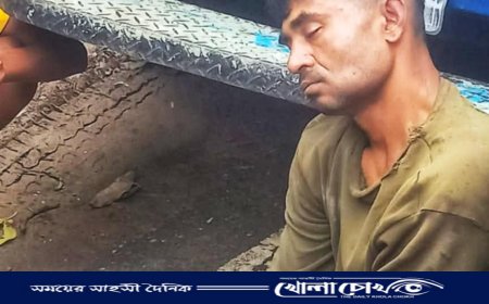 আগৈলঝাড়ায় পুলিশ পরিচয়ে ছিনতাইকারী যুবলীগ সদস্য গণধোলাইয়ে