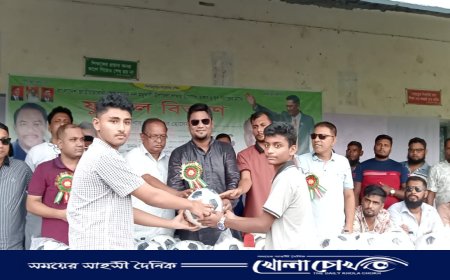 মধুখালীতে স্বেচ্ছাসেবক দলের উদ্যোগে ফুটবল বিতরণ