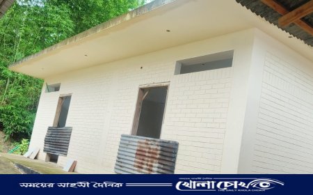 বিল নিয়ে উধাও ঠিকাদার, শৌচাগারহীন ৪ বছর কাটছে থানচির শতাধিক পুণ্যার্থীর